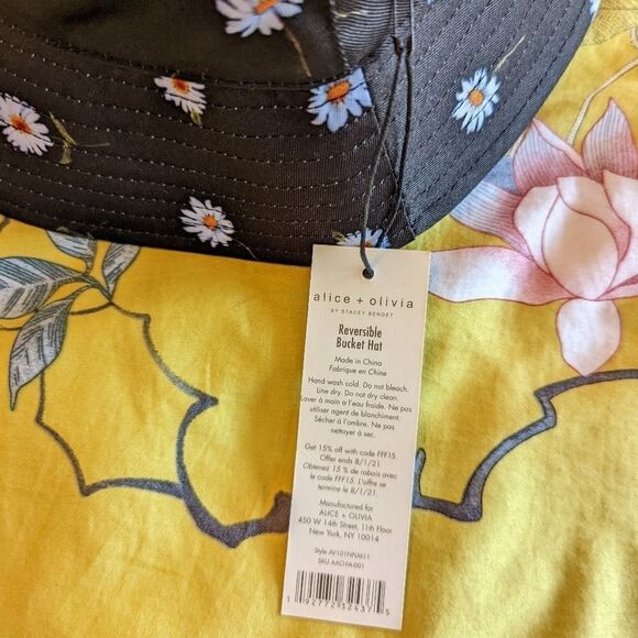 alice + Olivia reversible daisy bucket hat by Stacy bendet nwt - Picture 3 of 5